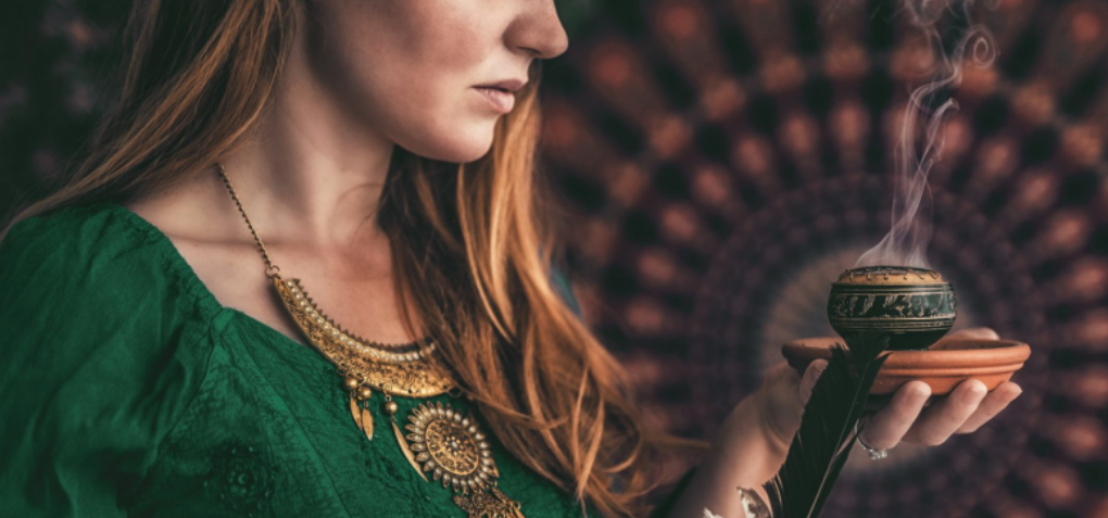 Изображение [Женская Санга] Юлия Мангалам ― Живое пространство (2022)